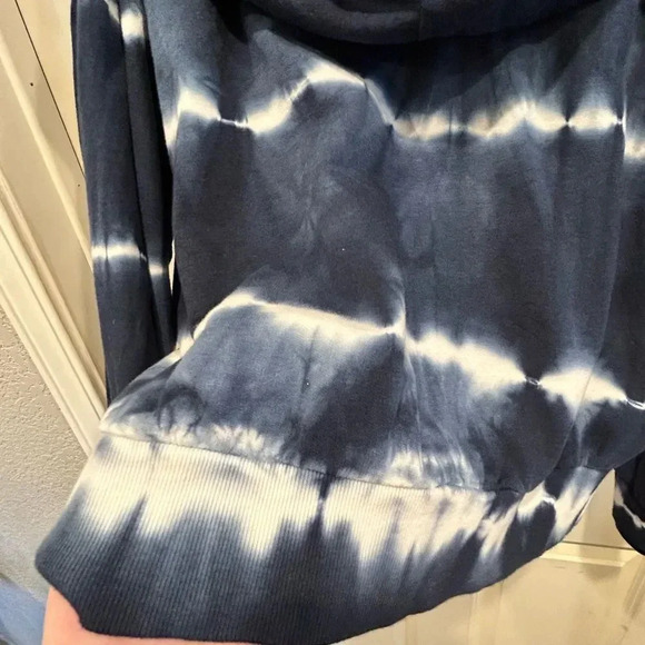 Young Fabulous & Broke Piper Hoodie Blue Tie Dye Funnel Cowl Neck Cropped Medium - Picture 6 of 9